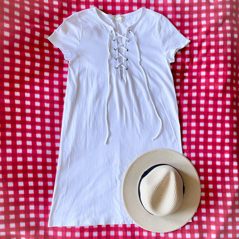 NYTT t-shirt dress short sleeve white cotton Made in US low V lace up Women Sz S